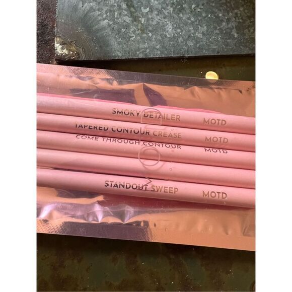 MOTD Cosmetics Brush Set - Picture 4 of 4